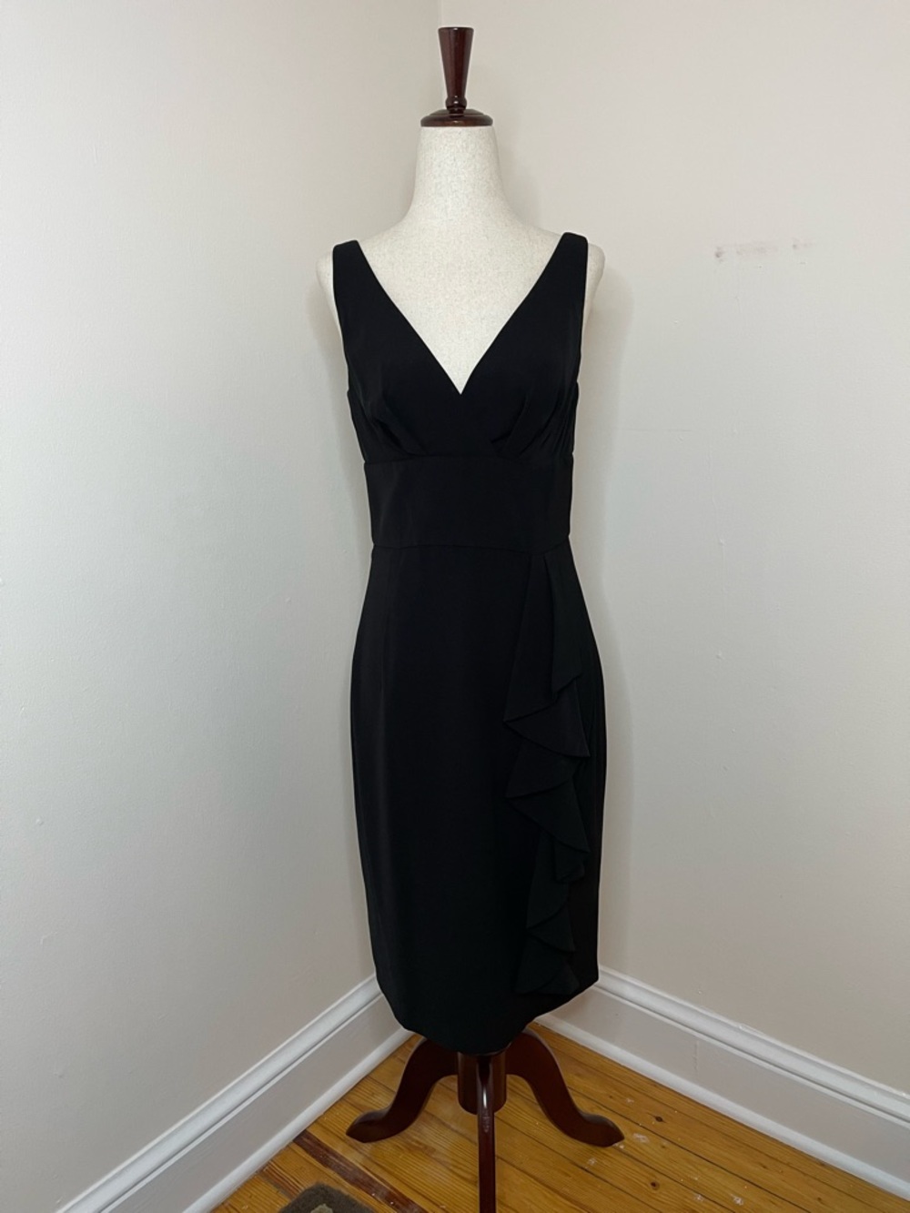 Lauren Ralph Lauren Elegant Black Sheath Dress Ruffle V-Neck Size 4